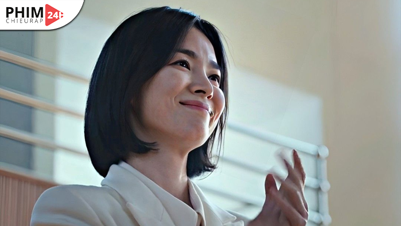 Moon Dong Eun vỗ tay khi gặp lại nhóm bắt nạt