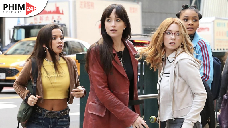 Bộ phim mở đầu với câu chuyện về Cassandra "Cassie" Webb, một nhân viên cứu hộ ở New York