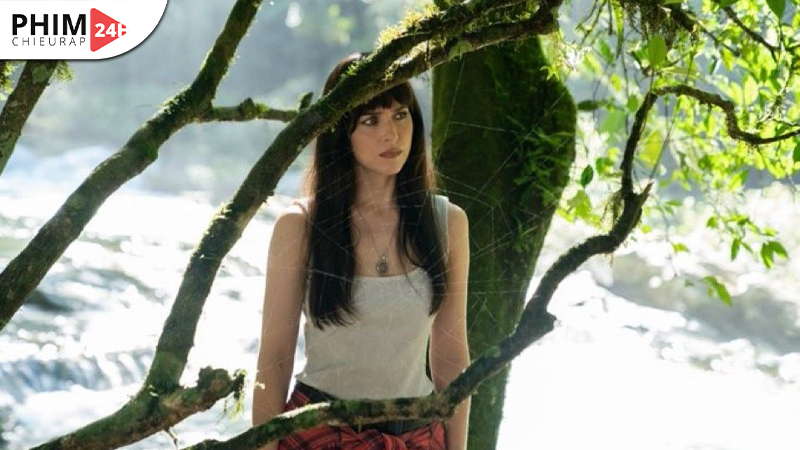 Dakota Johnson - Vai Cassandra "Cassie" Webb